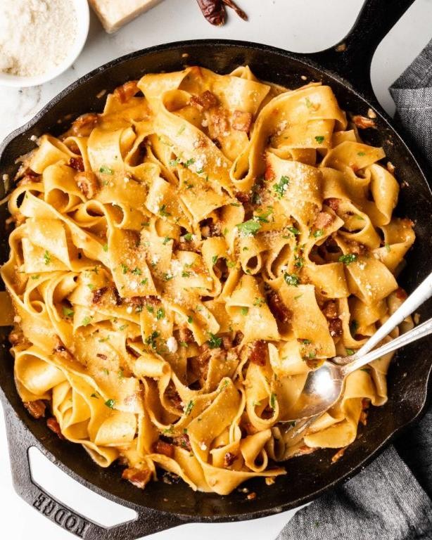 Stewed tomatoes with crispy pancetta