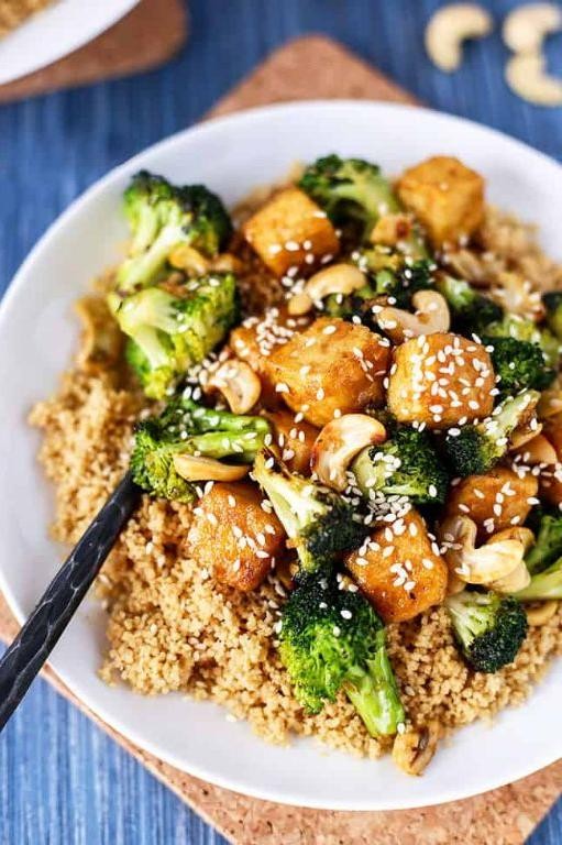 Stir-Fried Tofu with Broccoli and Cashews