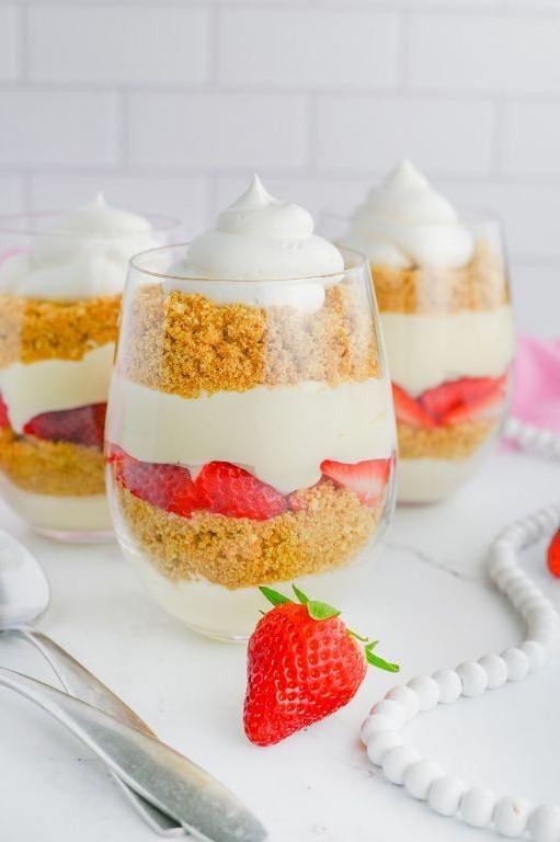 Strawberry Cream Mini Graham Cracker Cups
