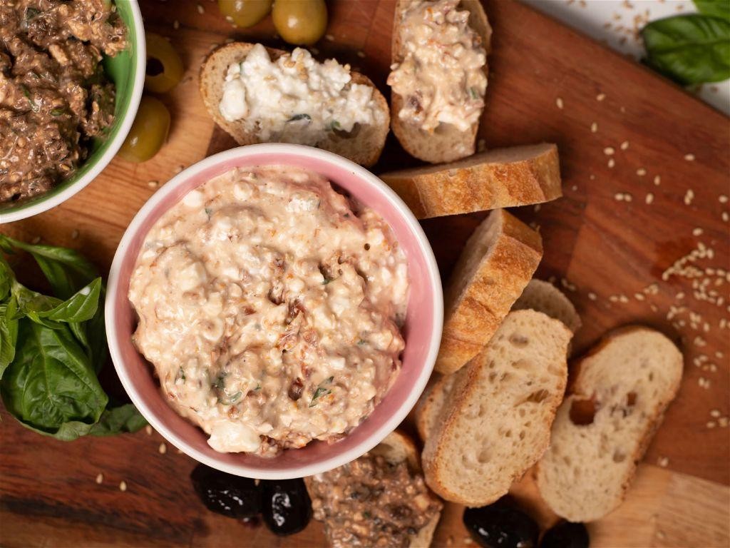 Sun-Dried Tomato and Basil Cottage Cheese Dip