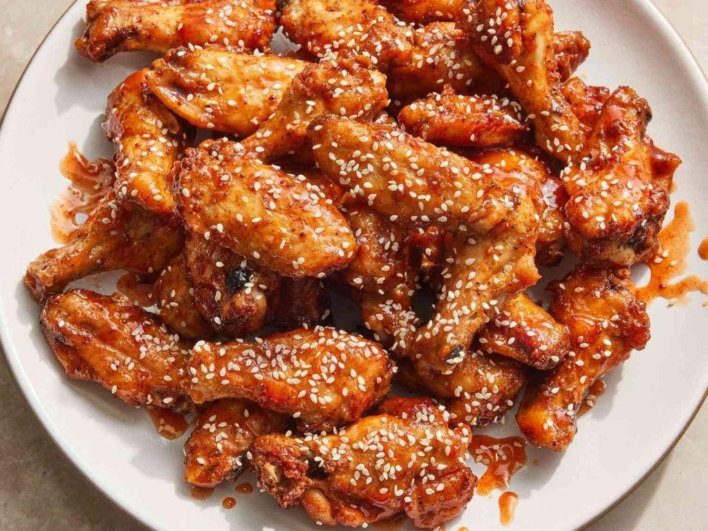 Sweet and Spicy Honey Sriracha Chicken Wings