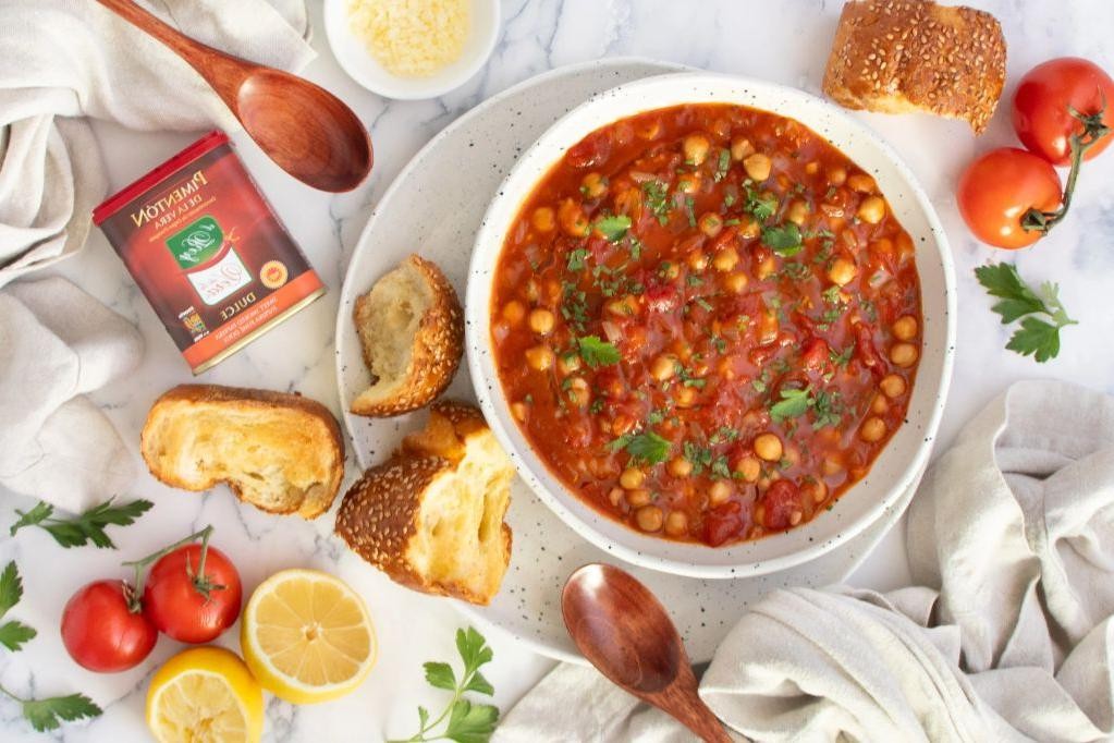 Sweet and smoky stewed tomatoes with paprika