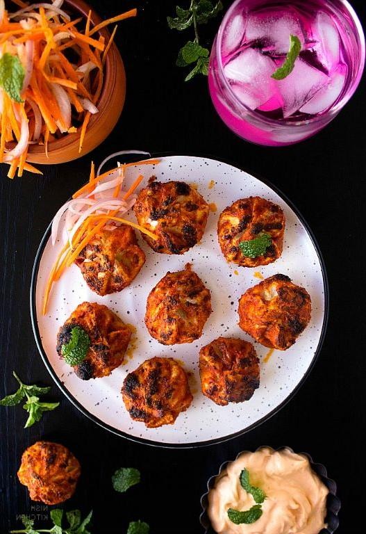 Tandoori Momo with Mint Chutney