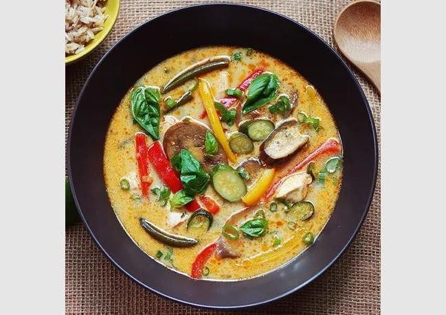 Thai Coconut Curry Soup with Lemongrass