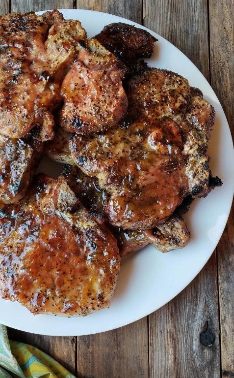 Thick Bone-In Pork Chops with Spicy Peach Glaze