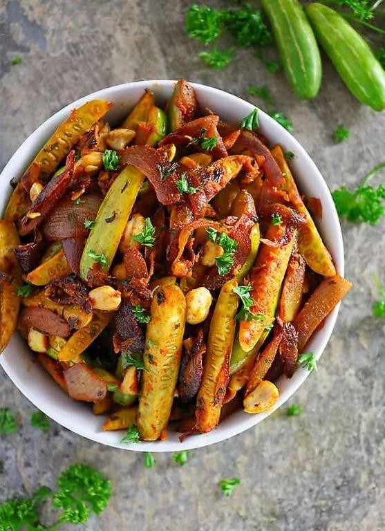 Tindora and Spinach Stir-Fry with Ginger
