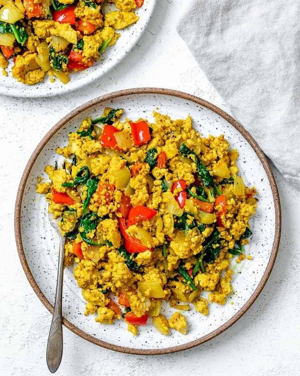 Tofu scramble with turmeric and veggies
