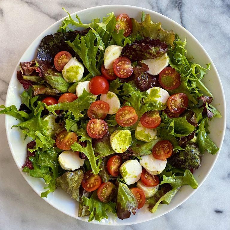 Tomato Basil Mozzarella Spring Mix Salad