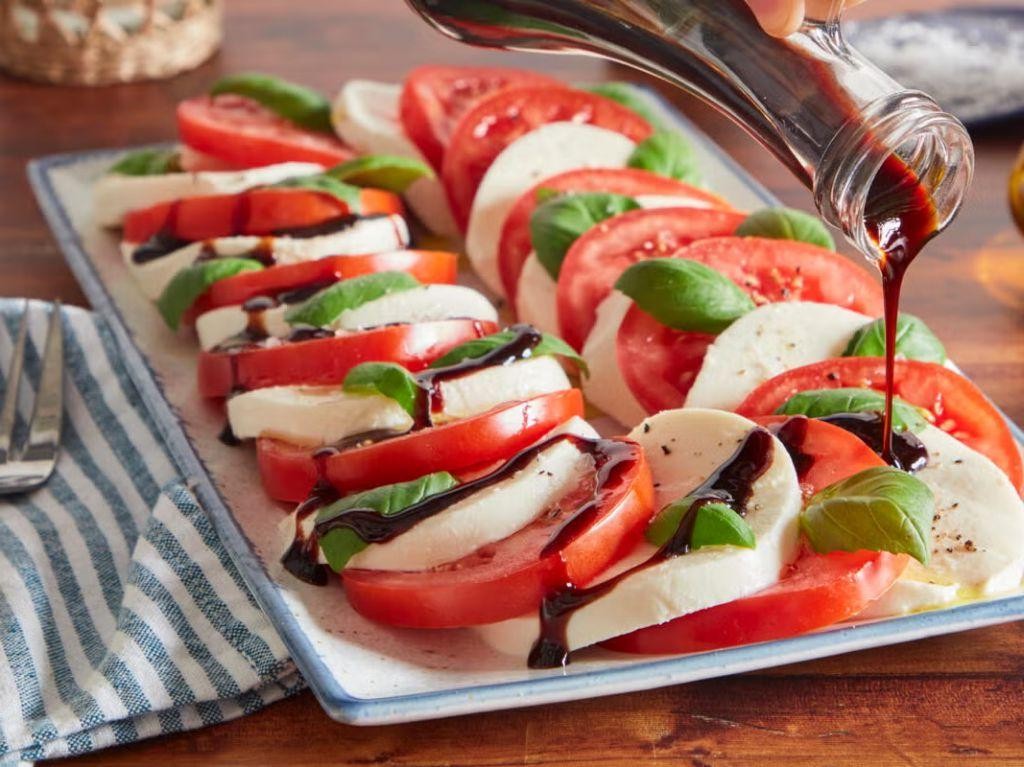 Tomato and Mozzarella Caprese Salad