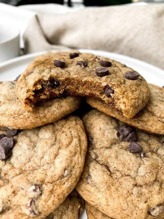 Vegan Banana Chocolate Chip Cookies