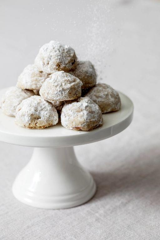 Vegan Snowball Cookies with Almond Flour