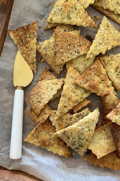 Vegan Sourdough Crackers with Nutritional Yeast