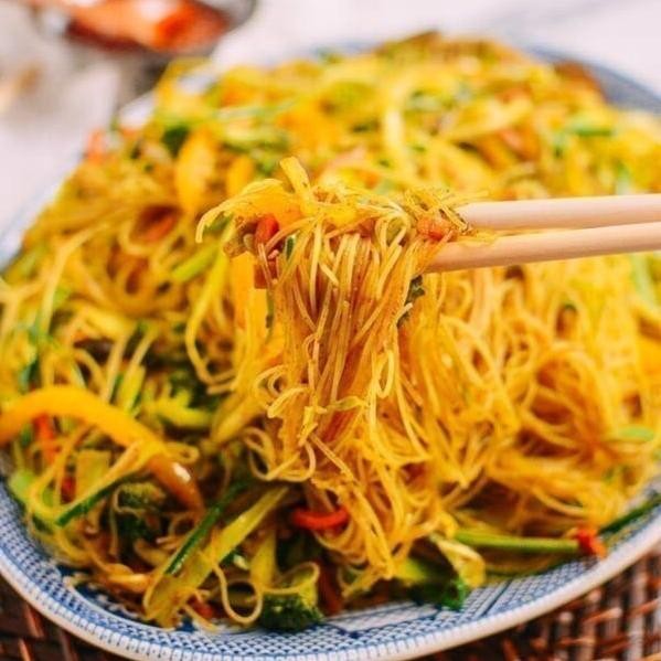 Vegetarian Singapore-Style Curry Noodles