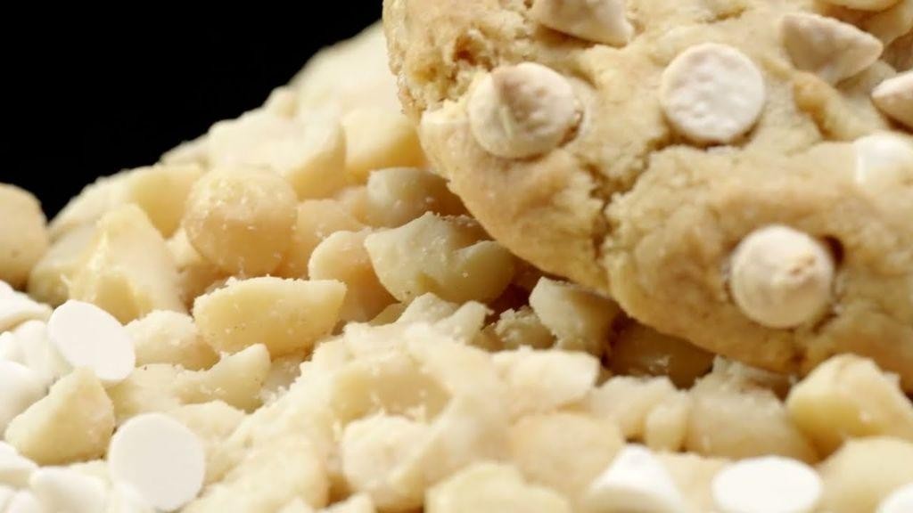 White Chocolate Macadamia Nut Crumbl Cookies
