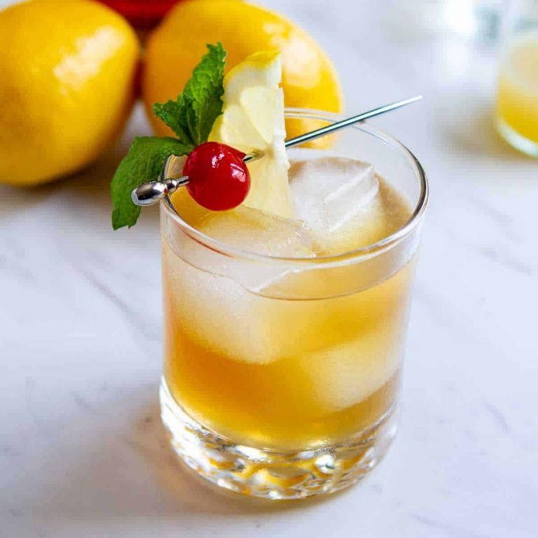 White Rum Sour with Lime