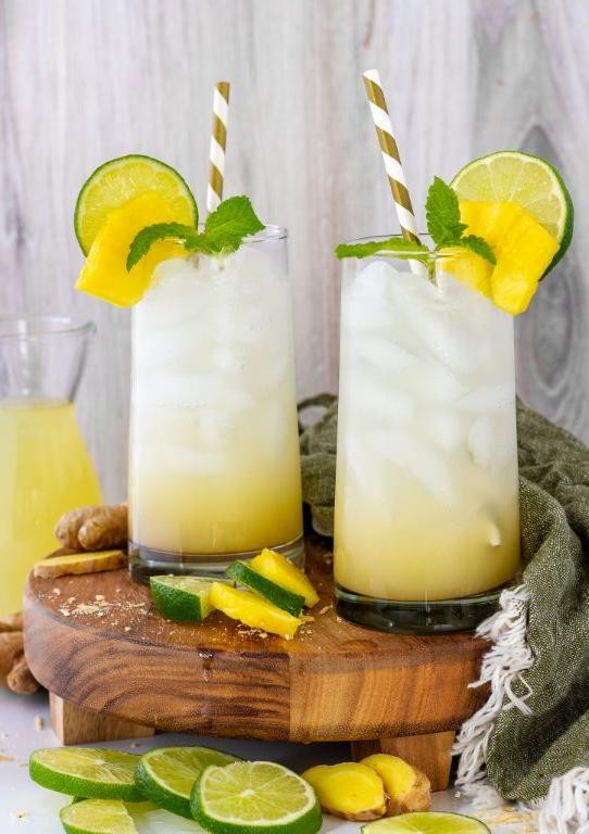 White Rum and Pineapple Juice Cocktail