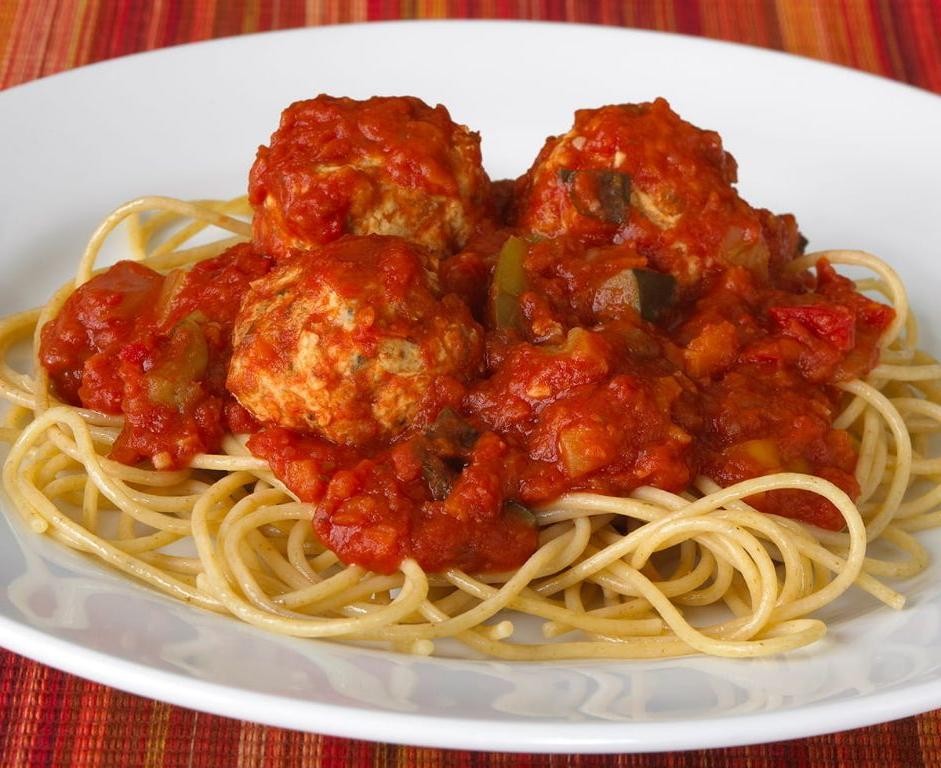 Whole wheat pasta with marinara and turkey meatballs