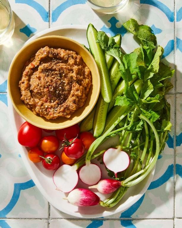 Zaatar and Olive Oil Dip with Fresh Vegetables