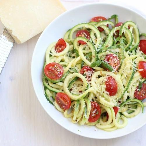 Zucchini noodles with tomato basil sauce