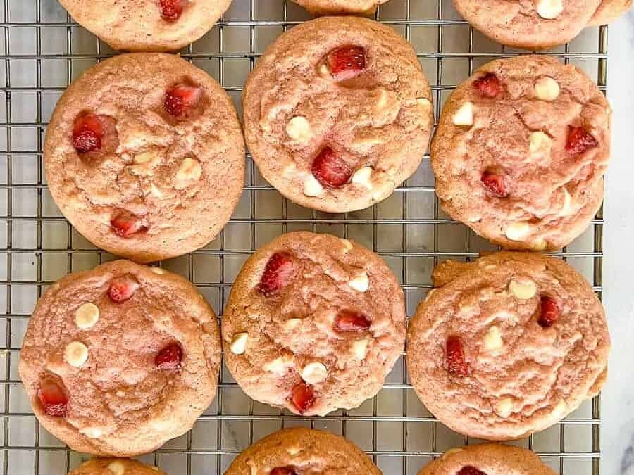 Strawberry Cheesecake Cookies