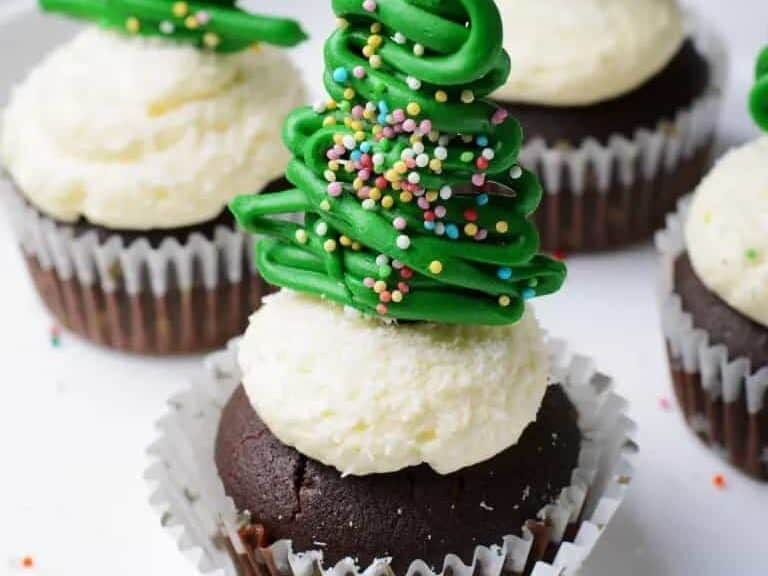 Chocolate Christmas Tree Cupcakes with Vanilla Buttercream Frosting